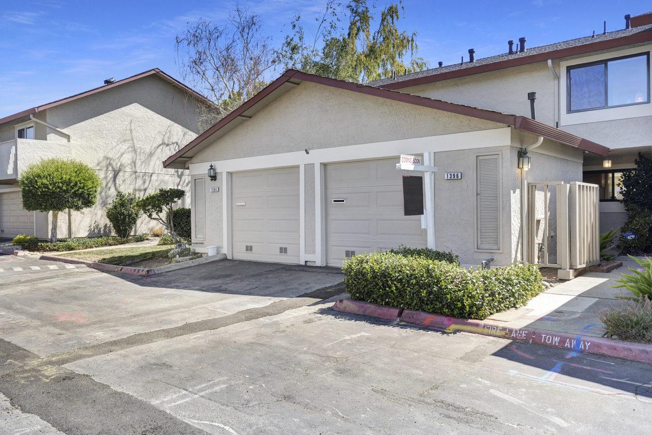 1396 Pinehurst Square — photo