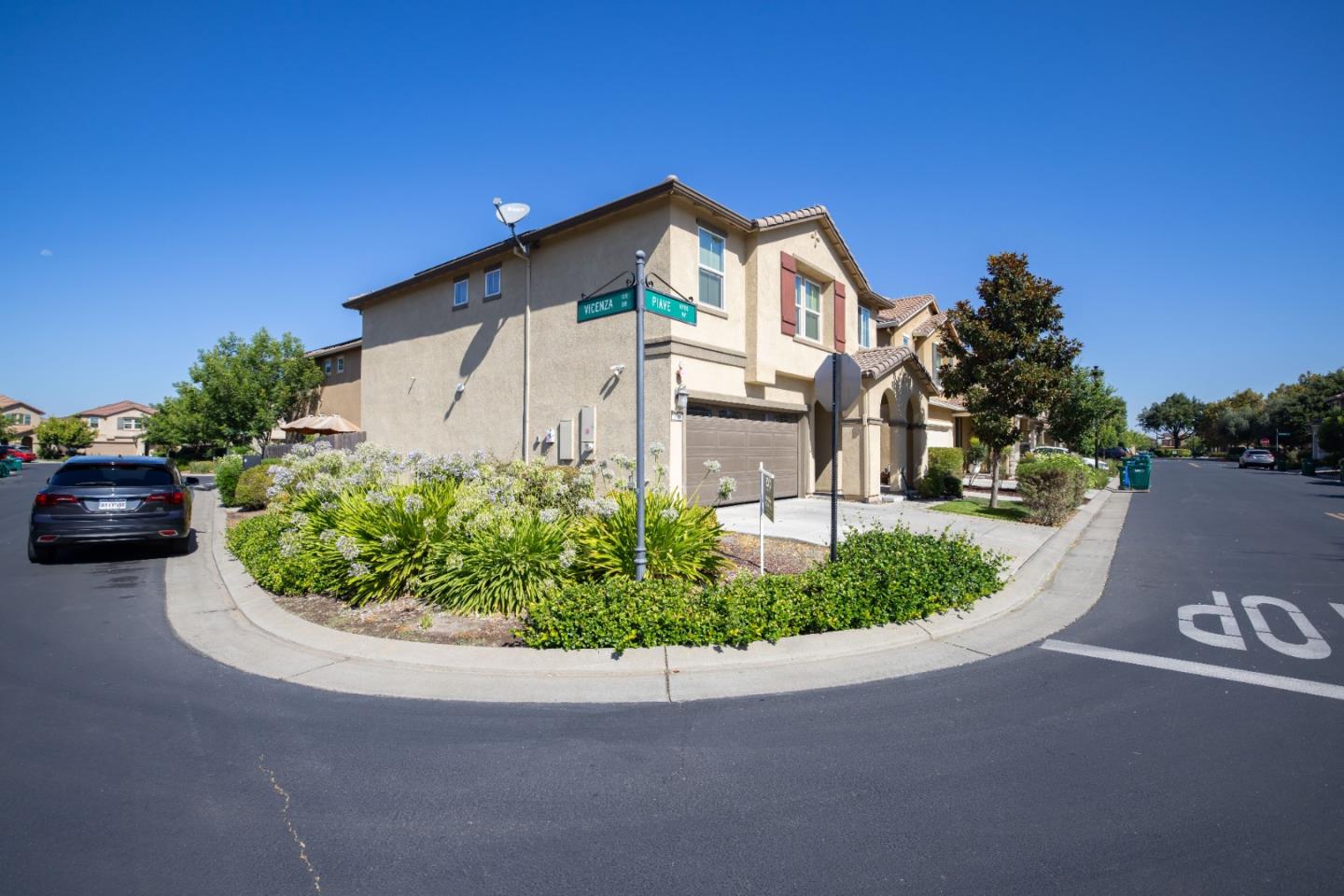 Home in Stockton, CA 95209 — photo 2