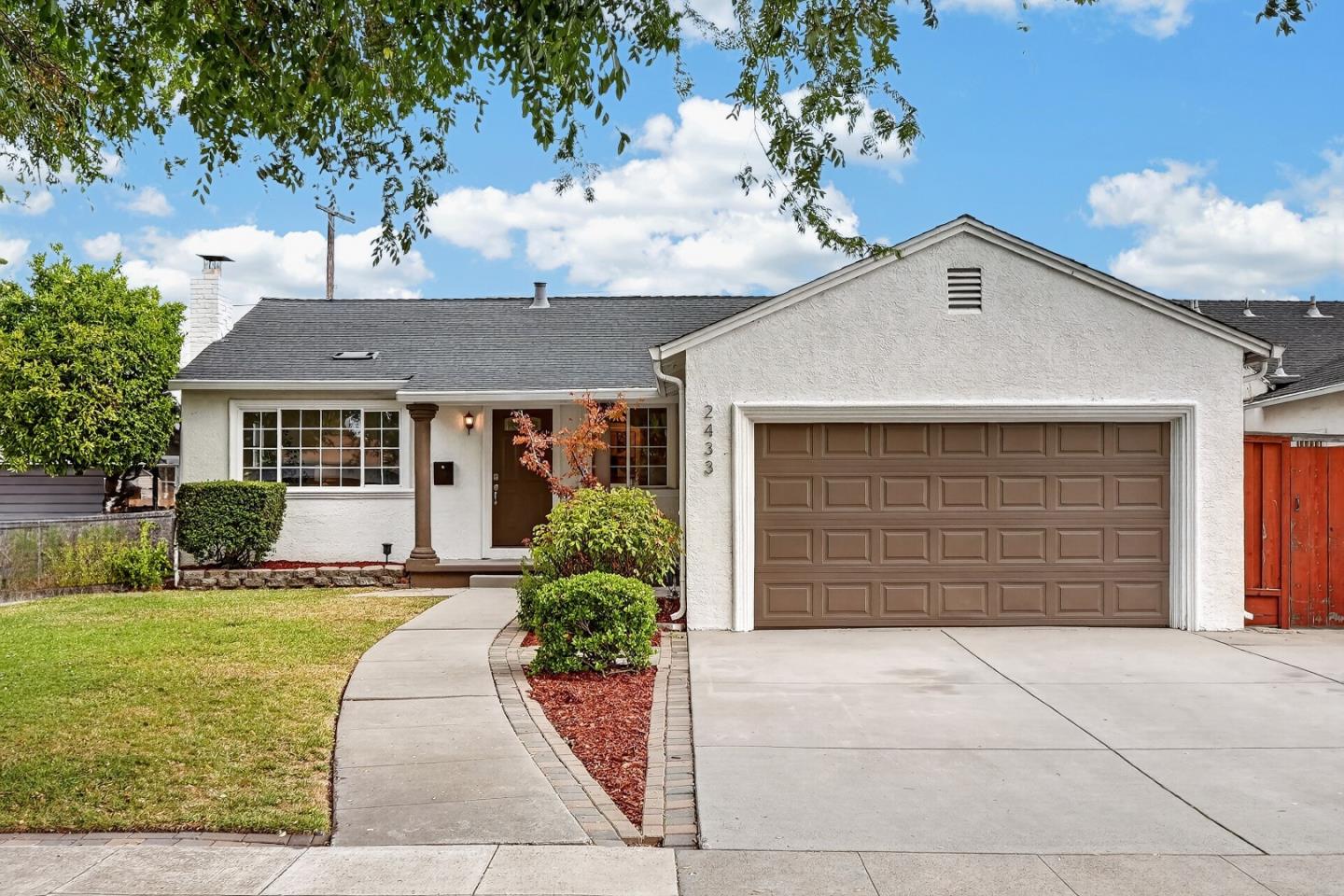 2433 Homewood Drive — photo