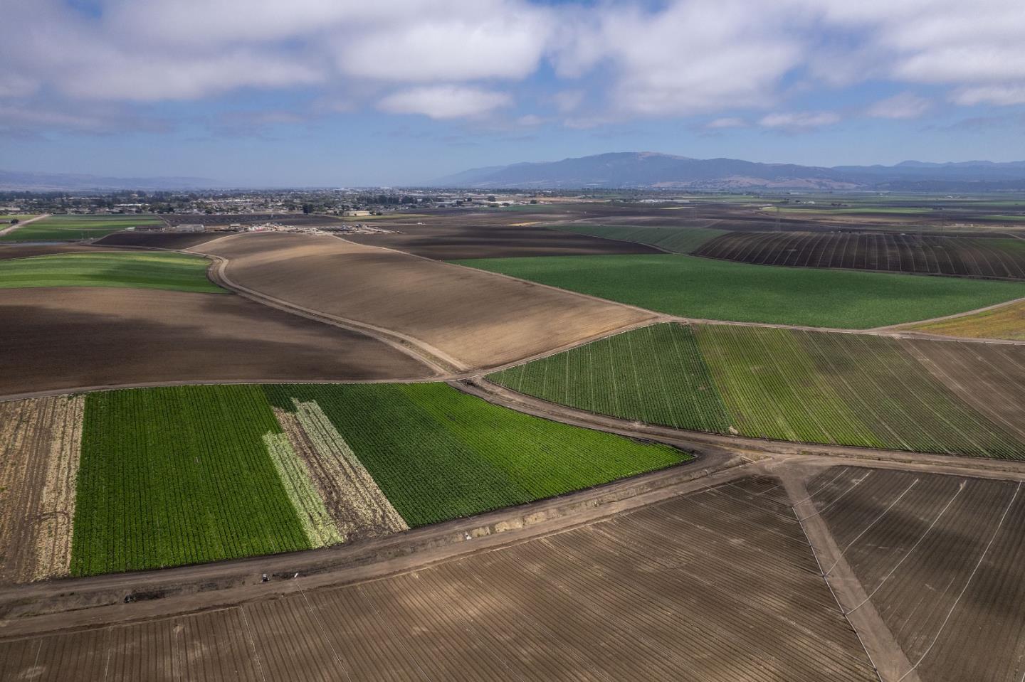 Home in Salinas, CA 93907 — photo 2