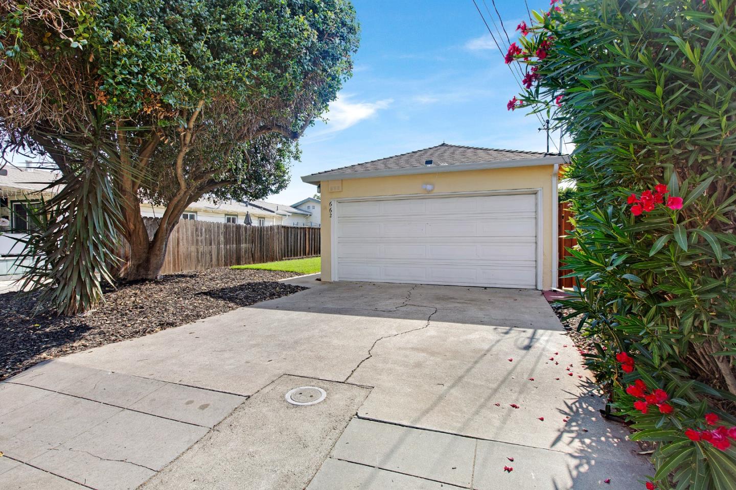 662 Drake Street — photo