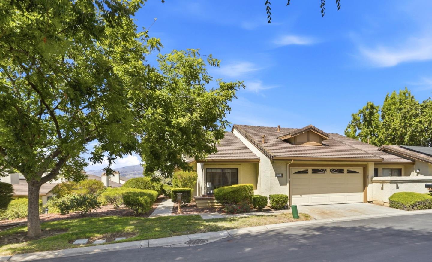 3327 Lake Albano Circle — photo