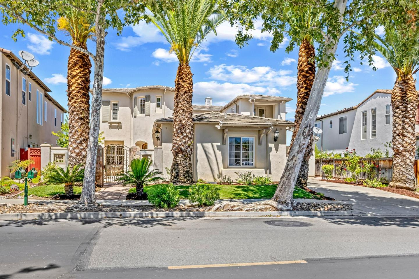 2520 Club Drive — photo