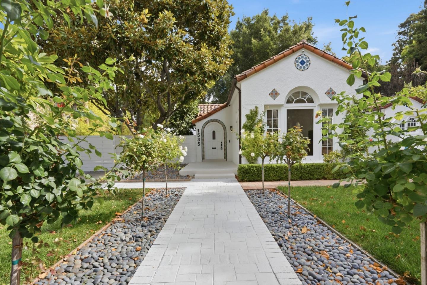 1535 Cowper Street — photo