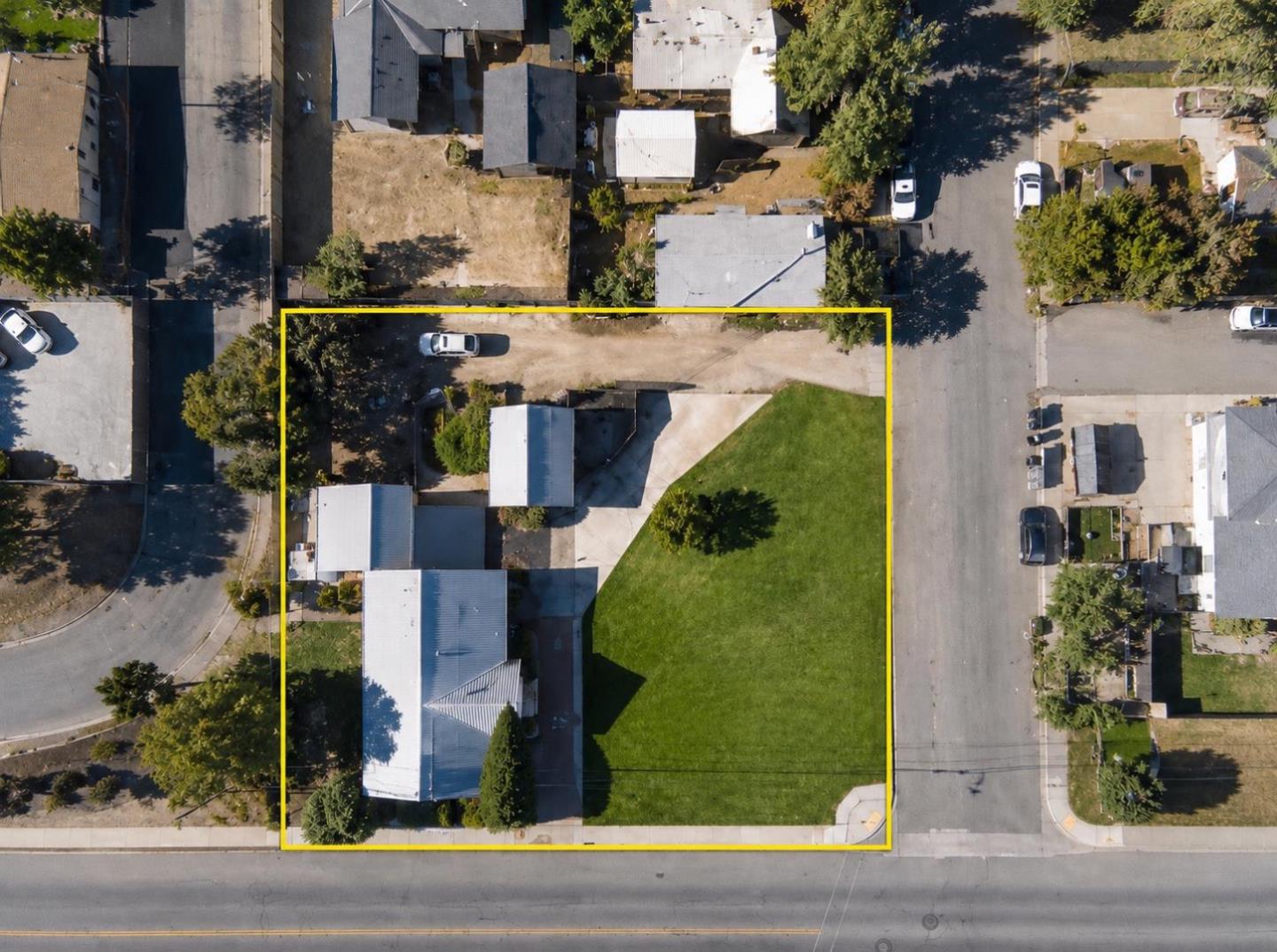 Home in Sanger, CA 93657 — photo 2