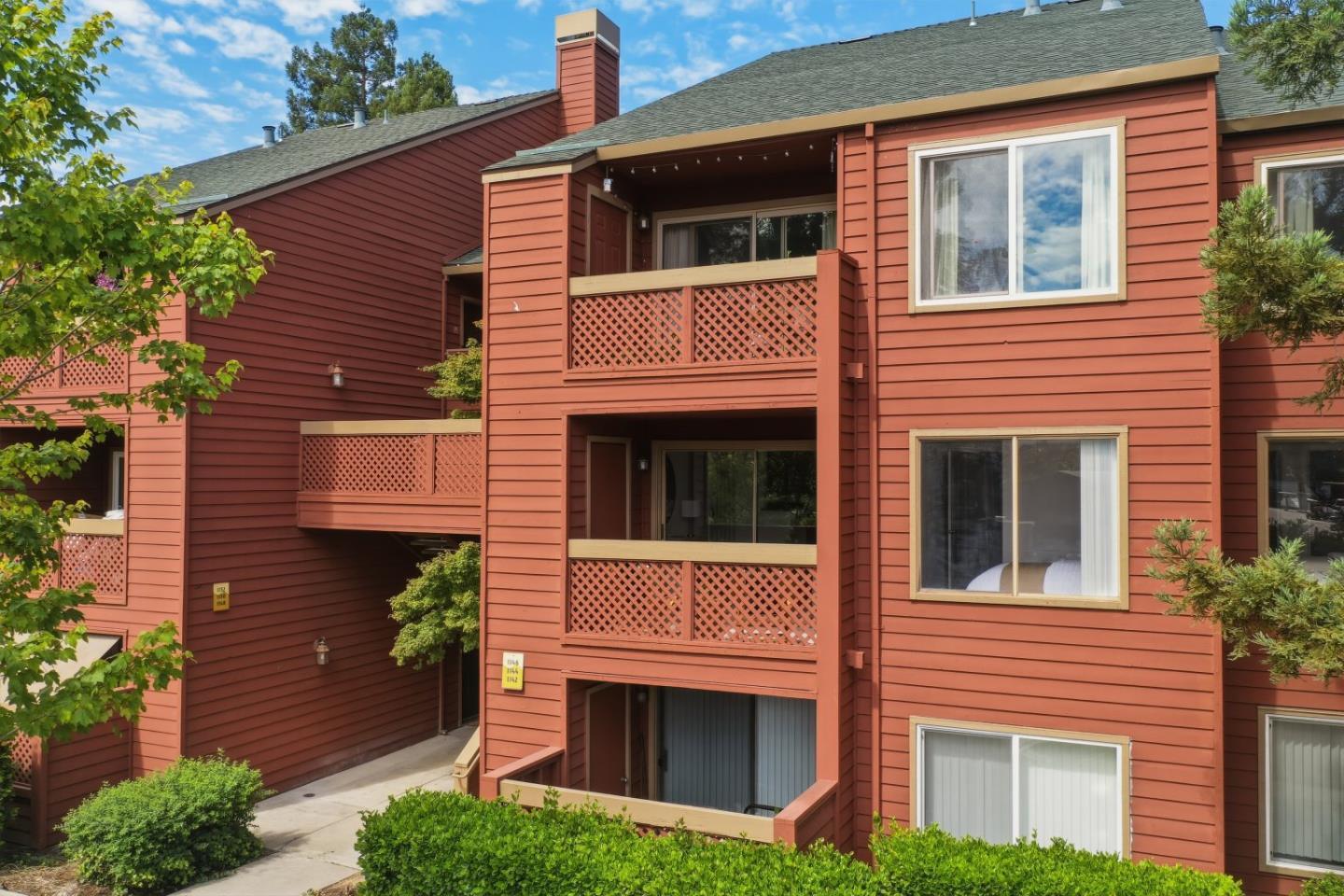 1144 Yarwood Court — photo