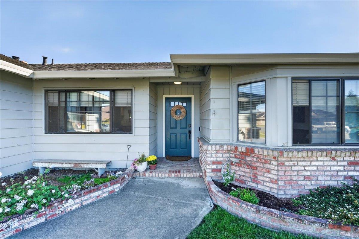 1194 Loyola Drive — photo