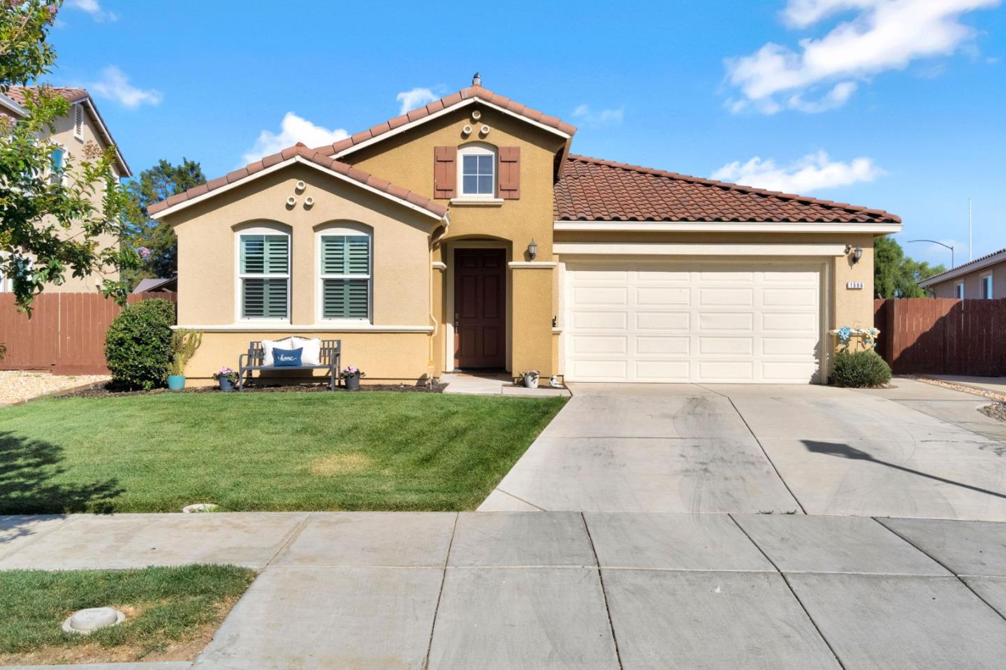1596 Manzanita Way — photo