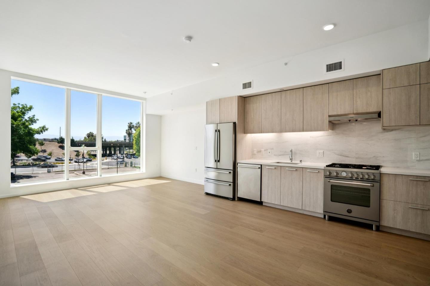 188 W Saint James Street — photo