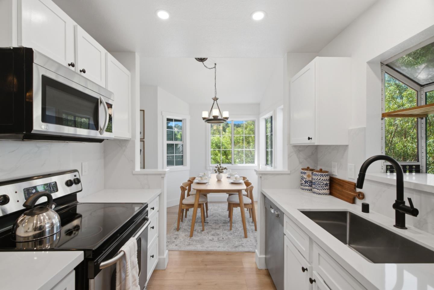 8035 Mountain View Drive — photo