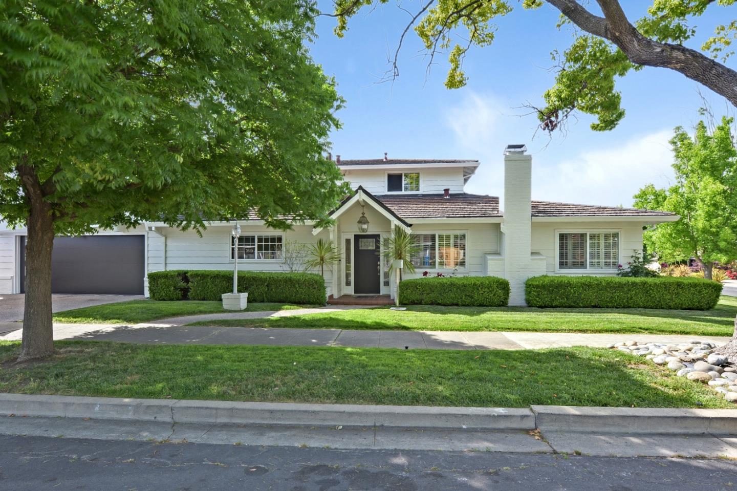 2610 Carson Street — photo