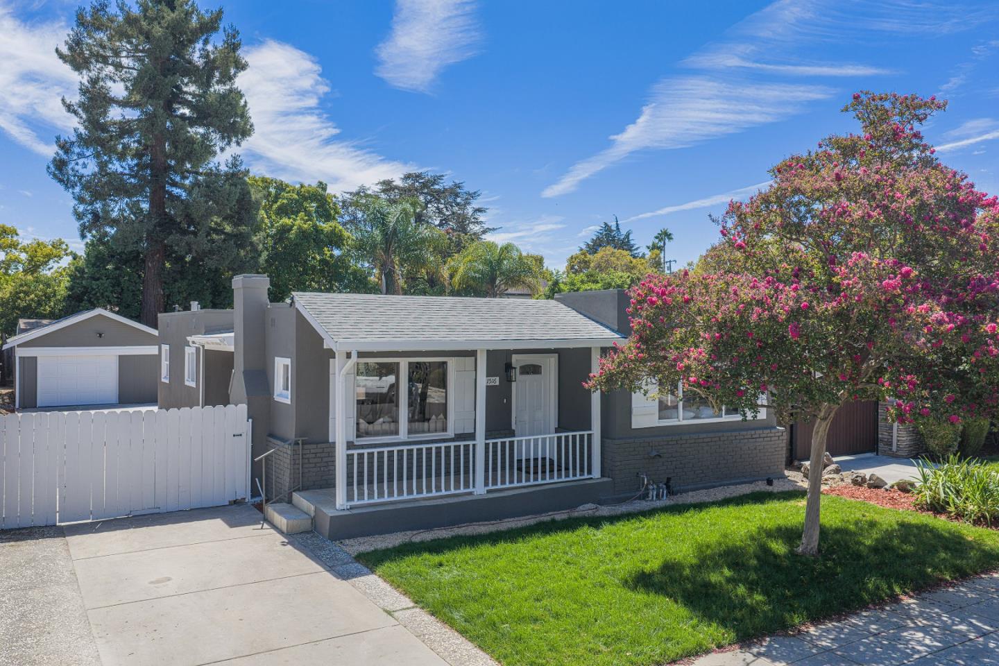 1516 Hester Avenue — photo