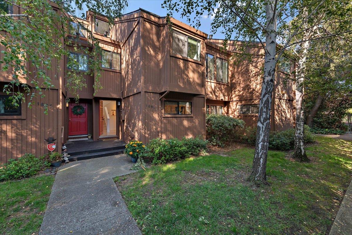 1691 Grant Road — photo