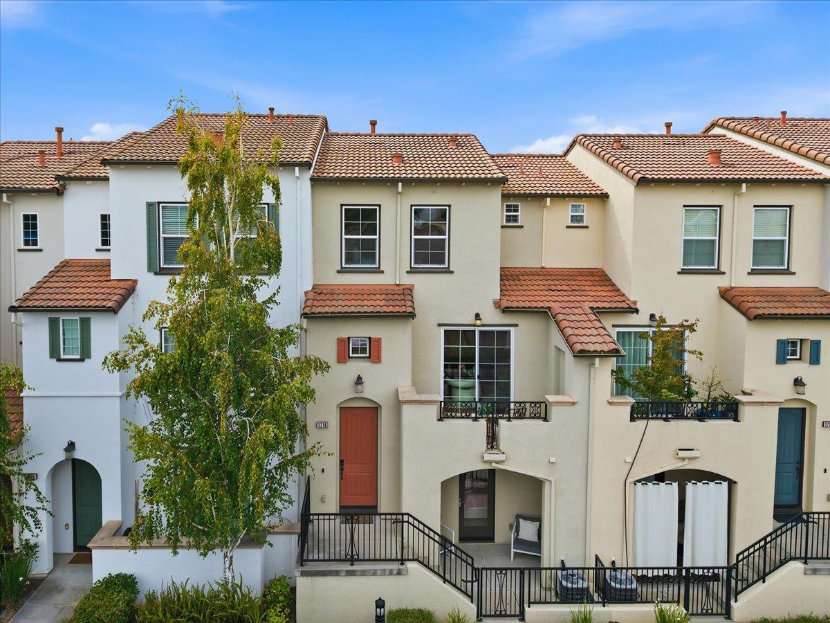 1710 Hillebrant Place — photo
