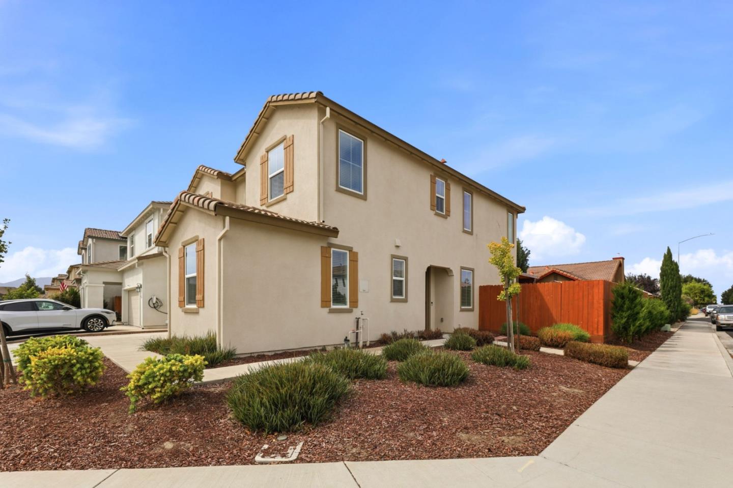 600 Duran Court — photo