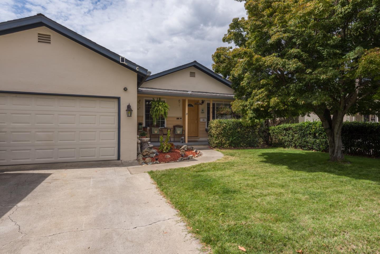 915 Dorian Court — photo