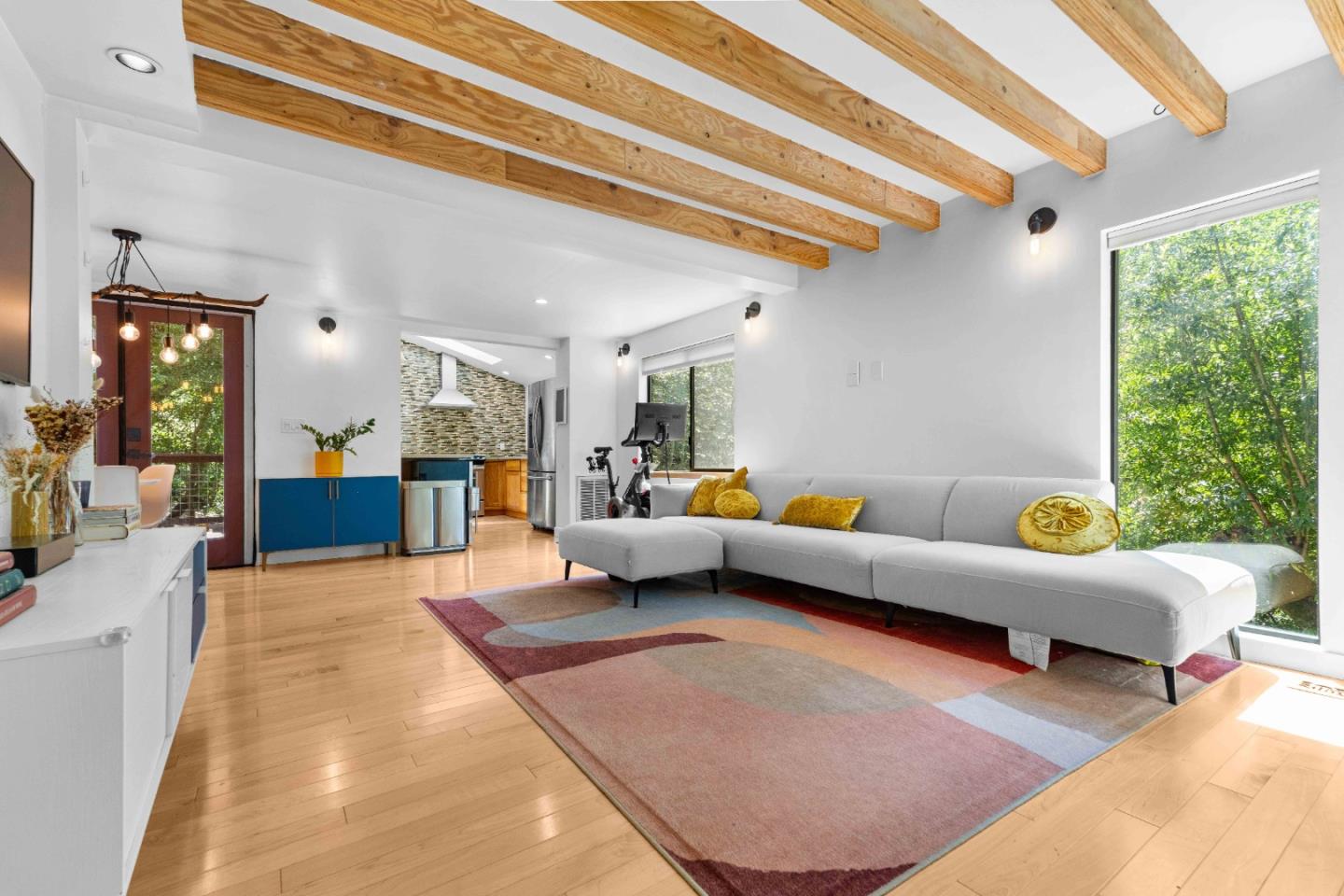 19060 Laurel Drive — photo