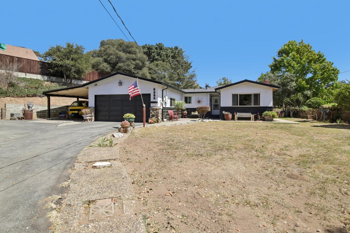 8980 Oak Road — photo
