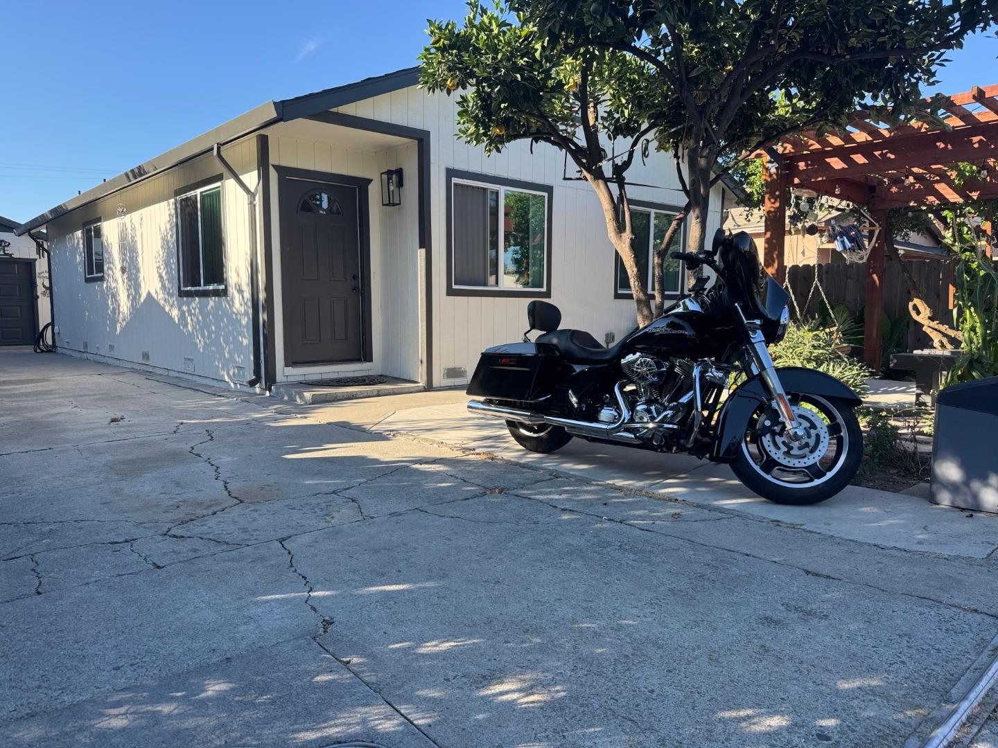 76 Sunset Court — photo