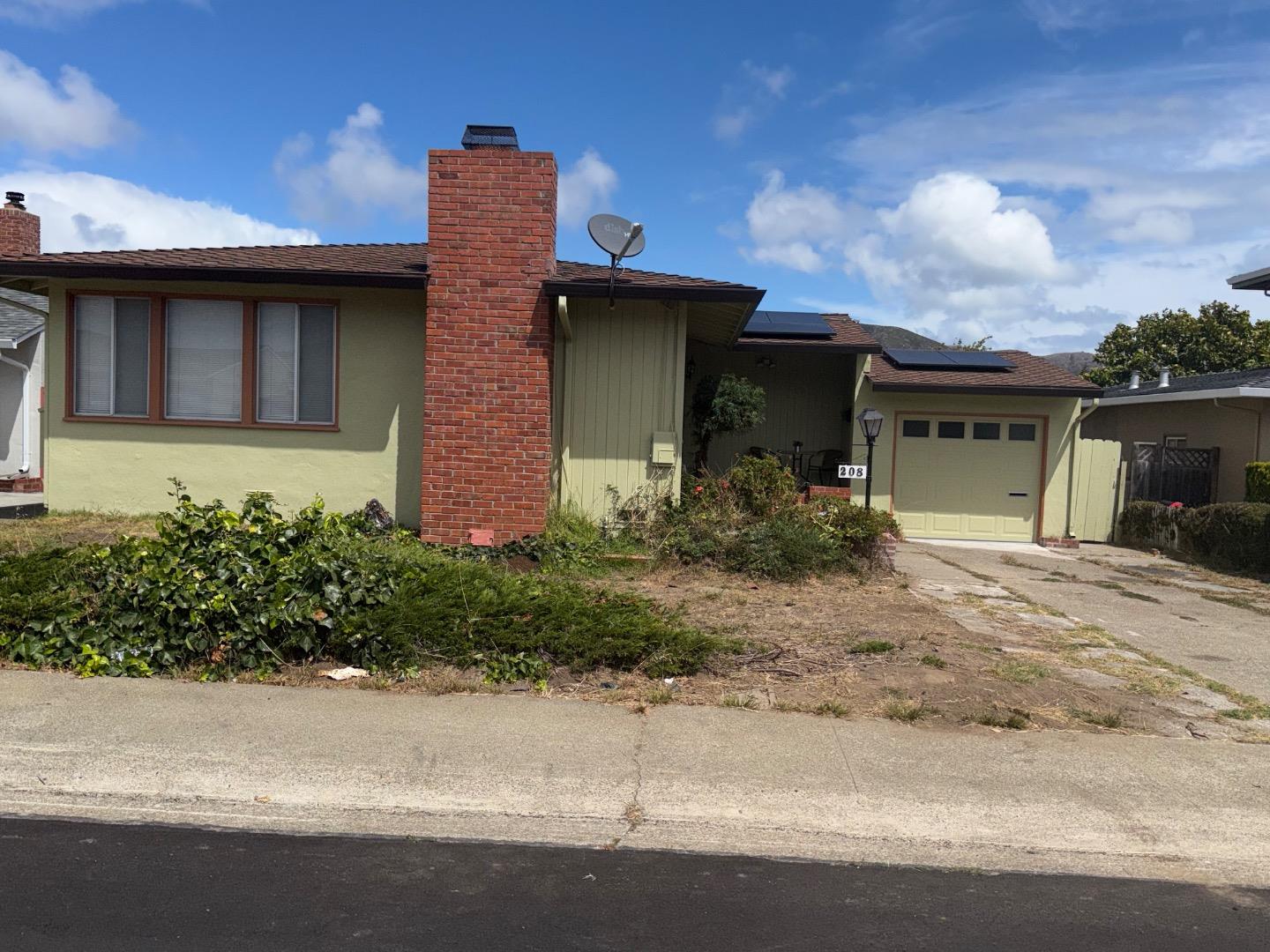 208 Camaritas Avenue — photo