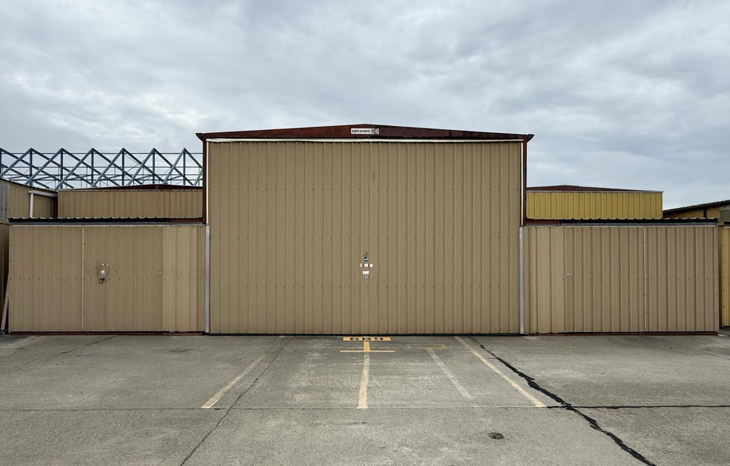 6-B-9 Port a Port Hangar Oakland Airport N Field — photo