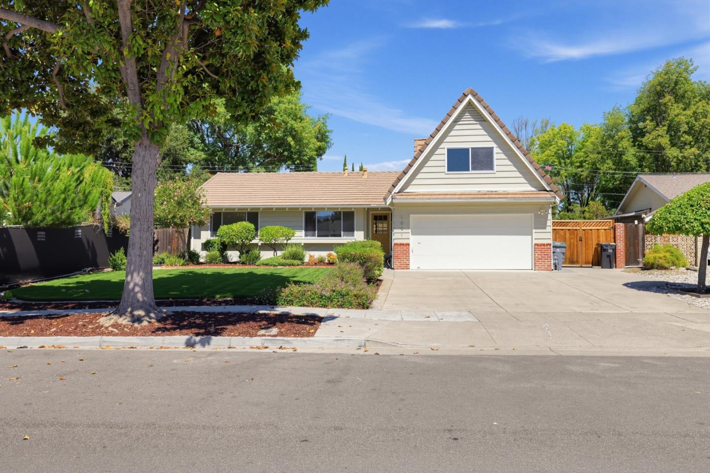 1091 Rockefeller Drive — photo