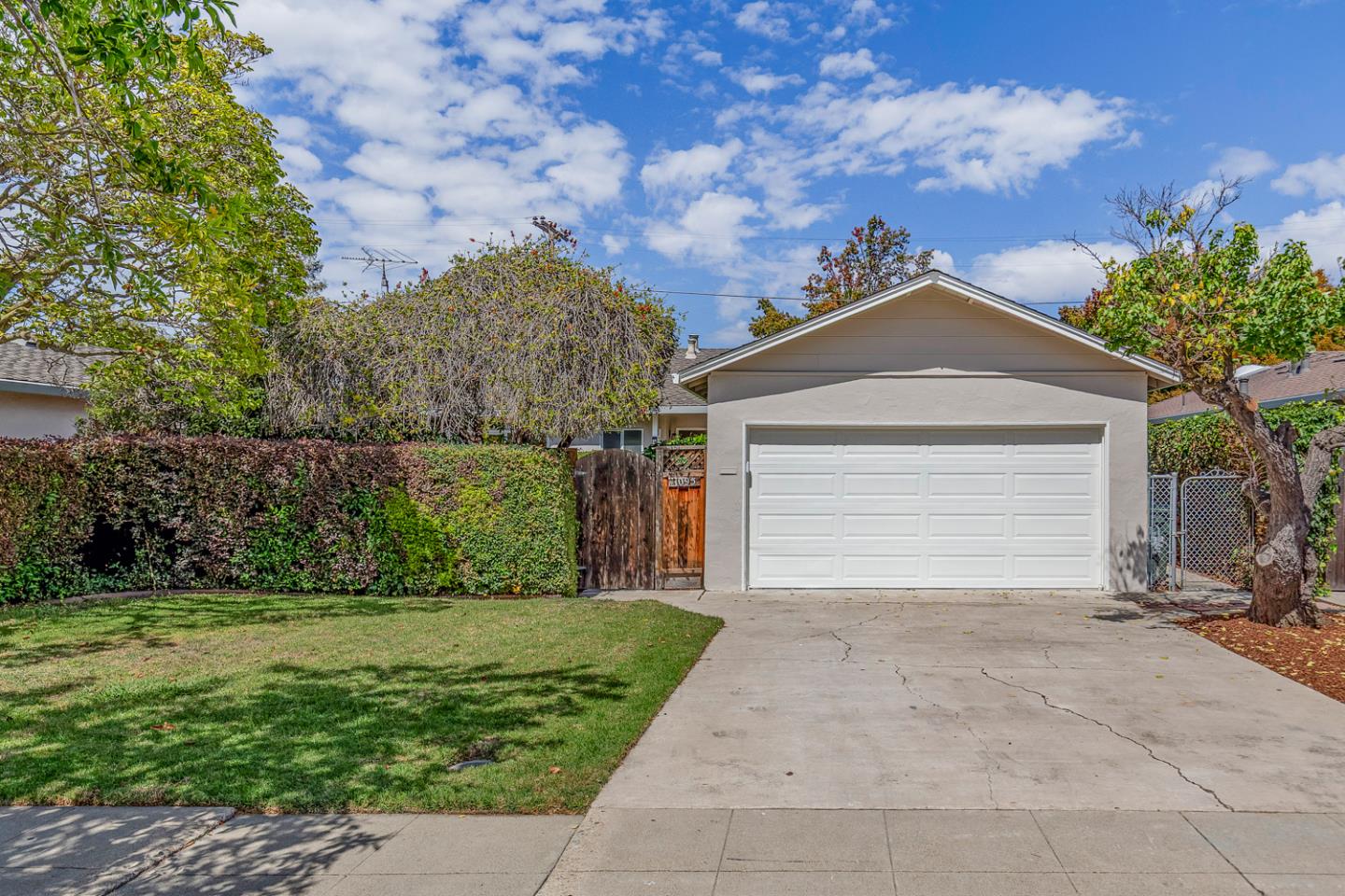 1095 W MC Kinley Avenue — photo