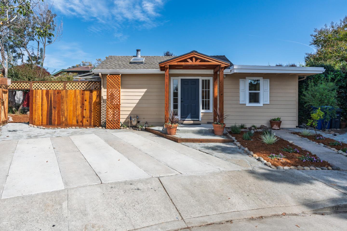 3210 Laura Lane — photo