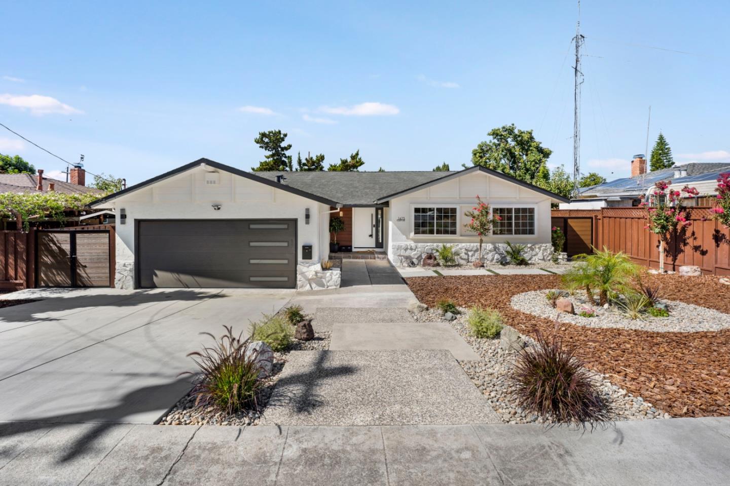 1475 Cliff Drive — photo