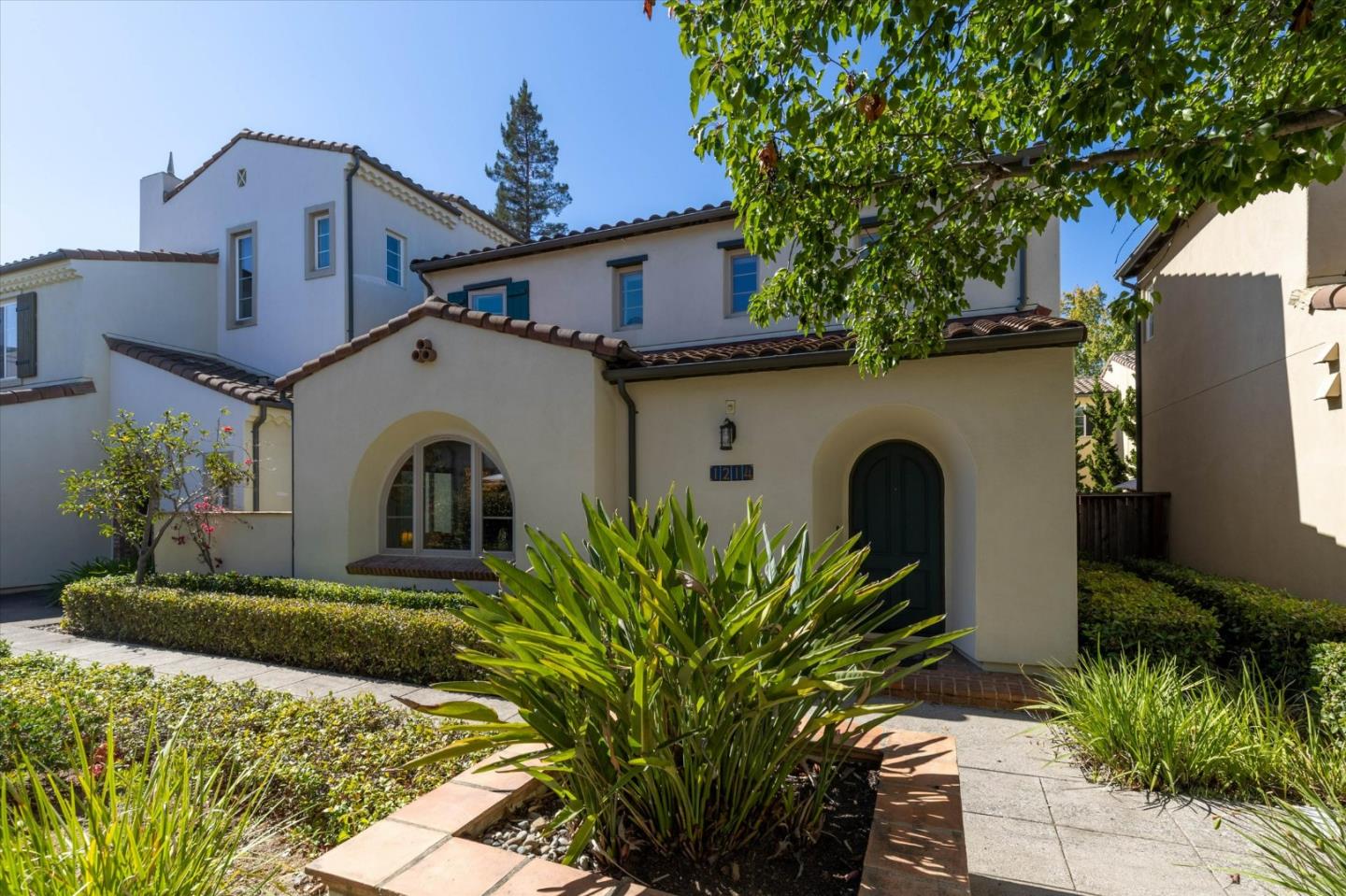 1214 Dahlia Loop — photo