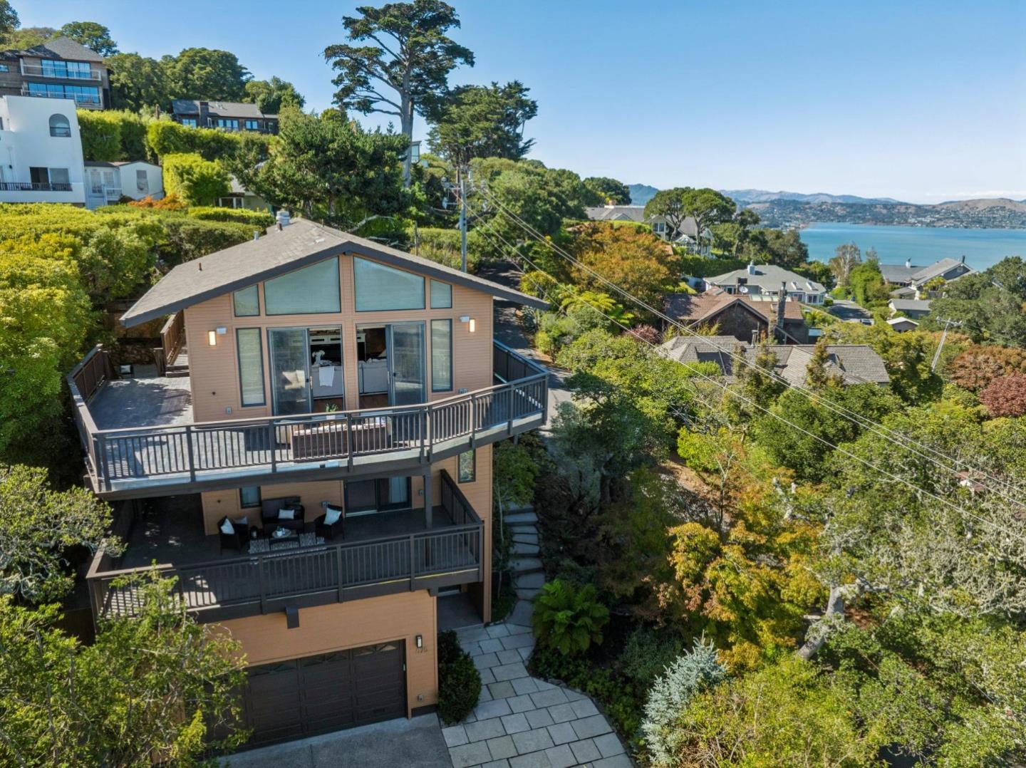 675 Sausalito Boulevard — photo