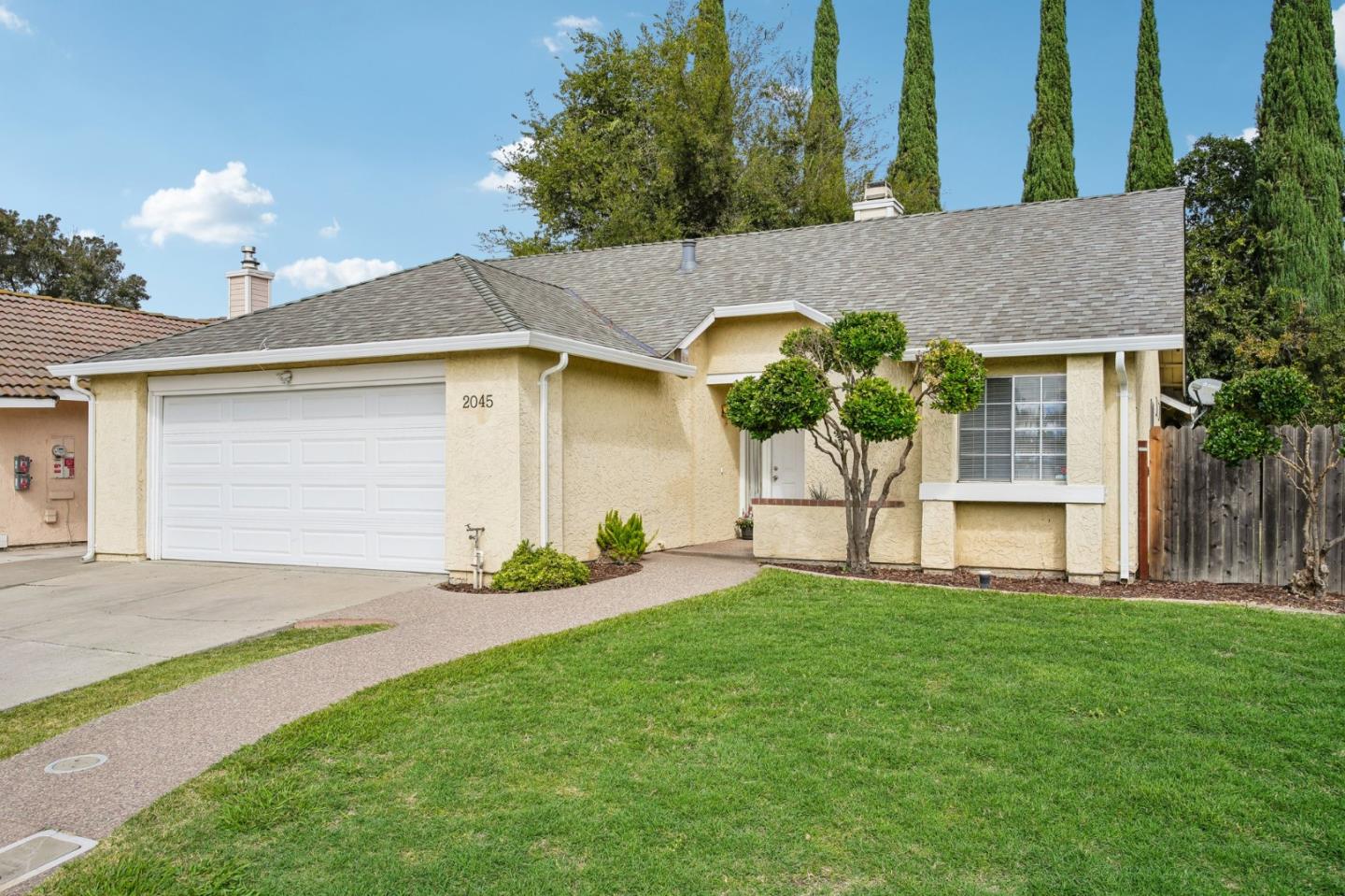 Home in Stockton, CA 95210 — photo 2