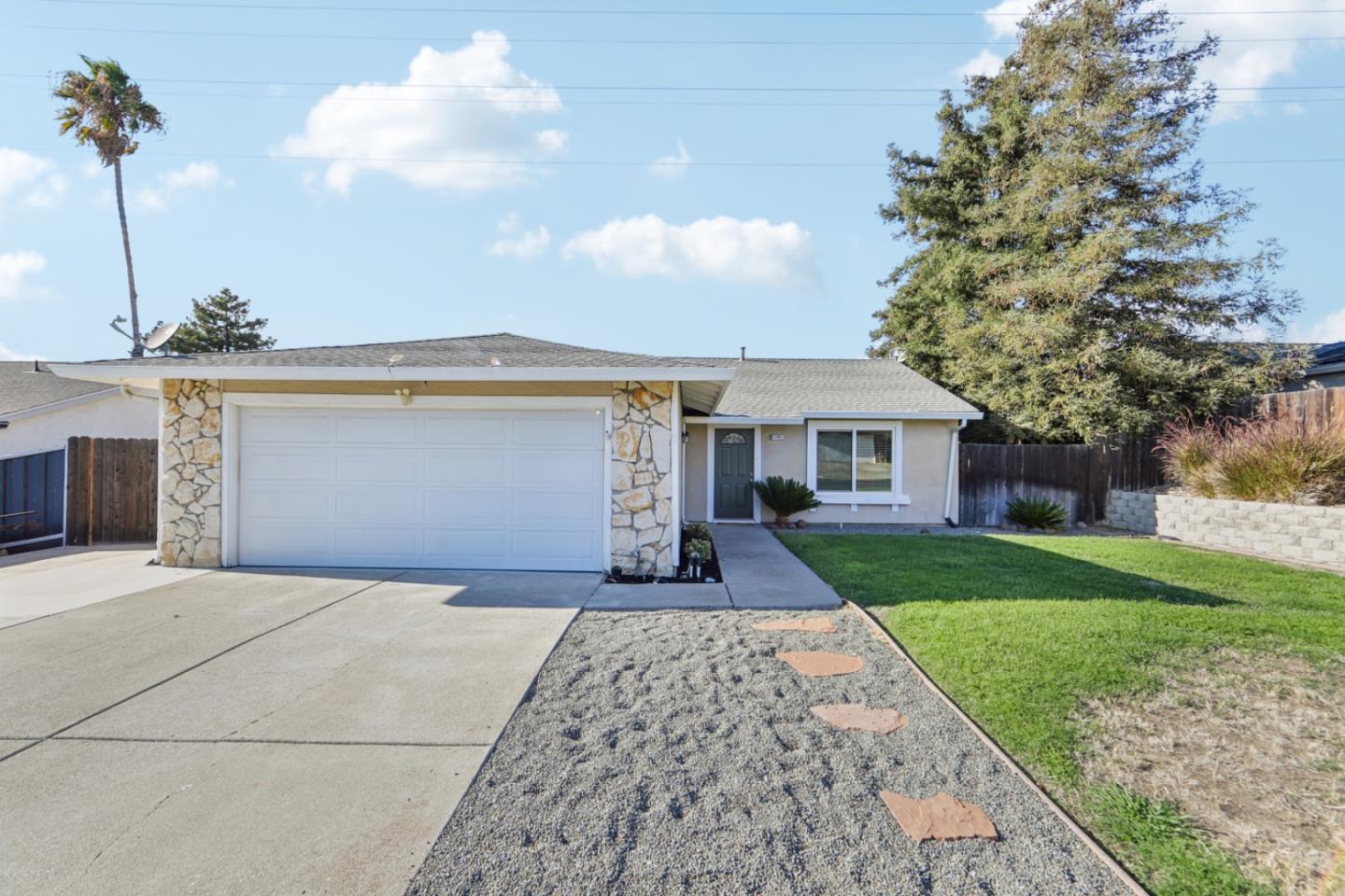 1105 Danberry Court — photo