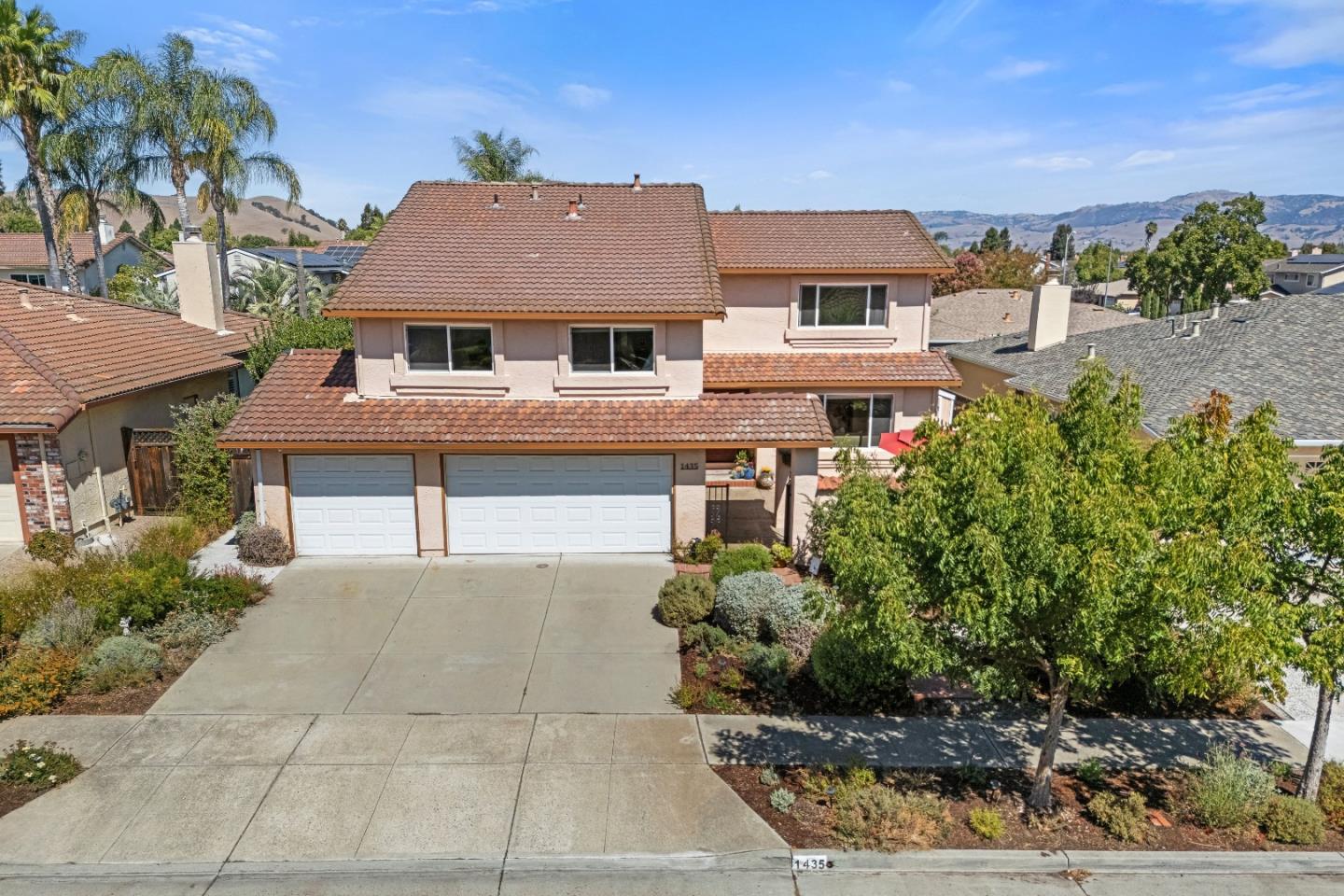 1435 Blackwing Way — photo