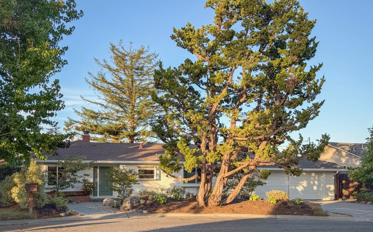 1929 Laver Court — photo