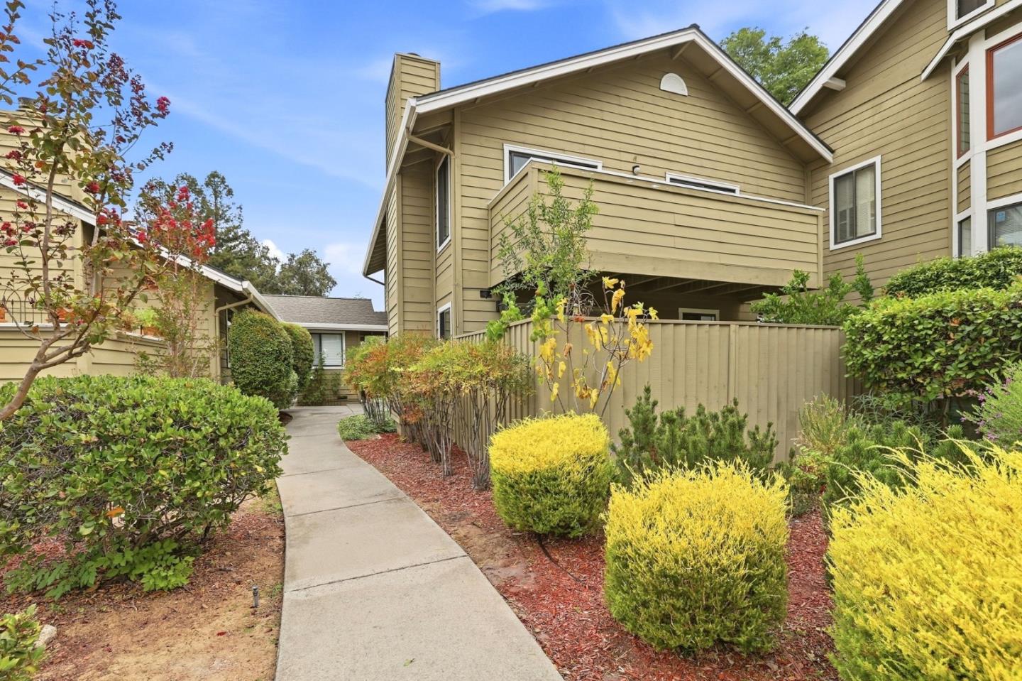 14527 Oak Street — photo