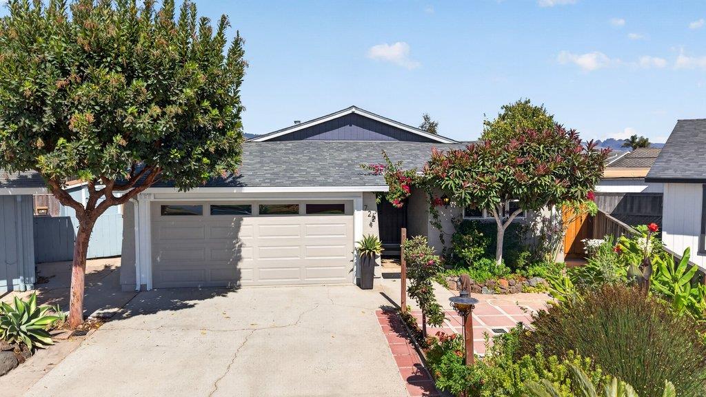 722 Heather Court — photo