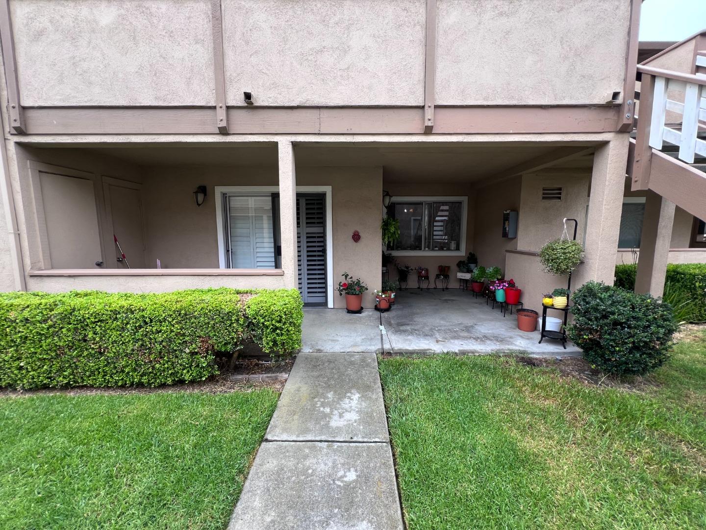 30 W San Joaquin Street — photo