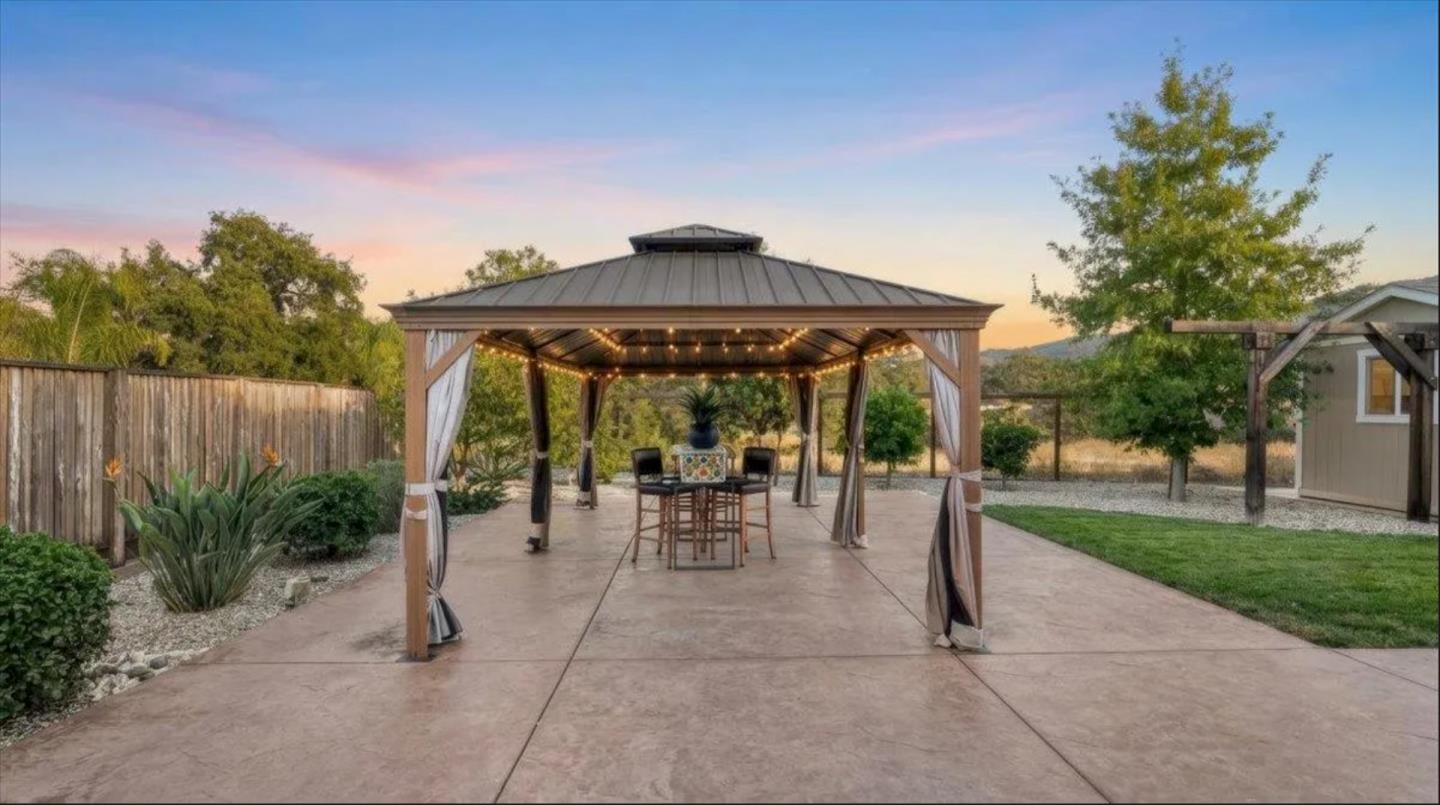 7050 Vintner Court — photo