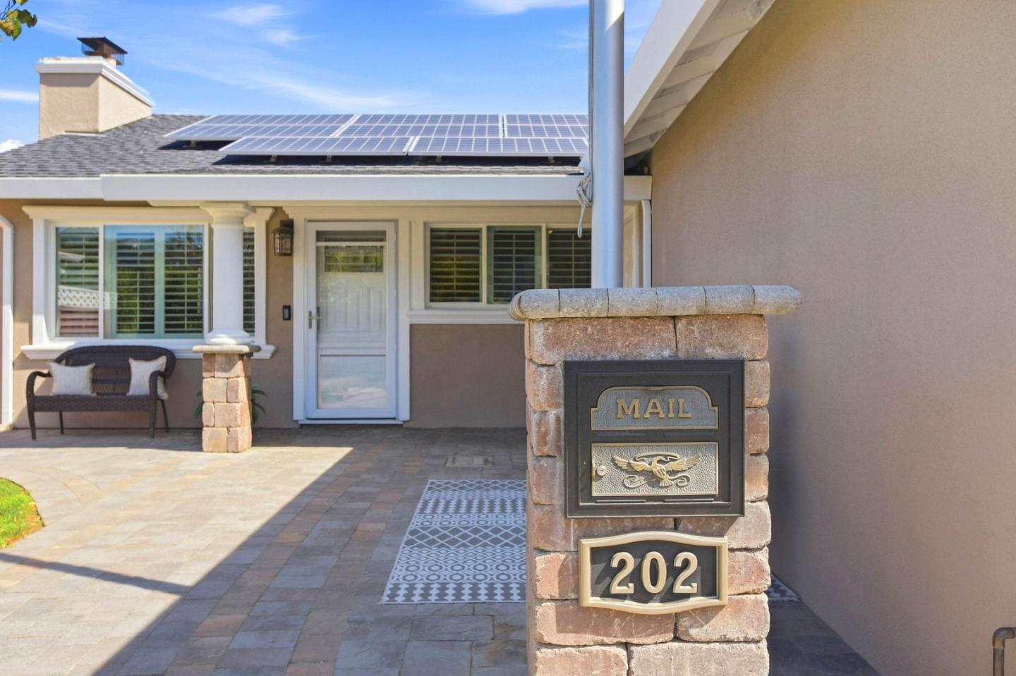 202 Hiller Street — photo