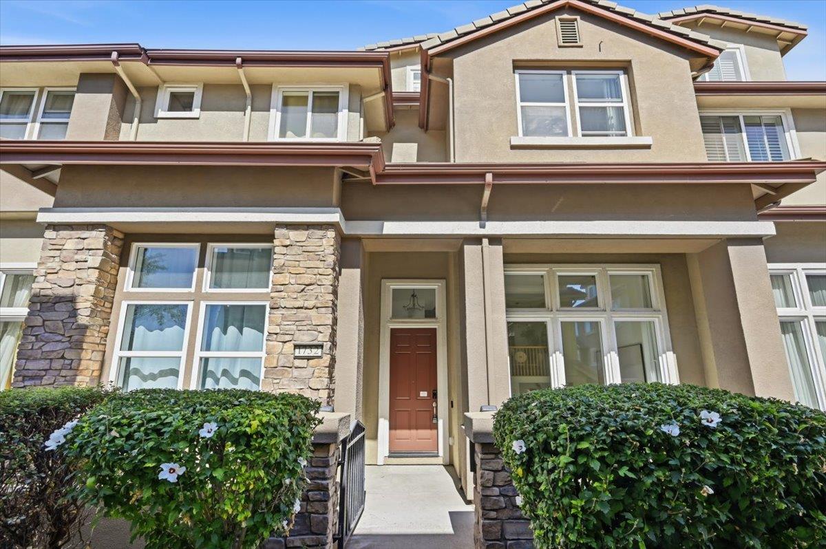 1732 Avenida Elisa — photo