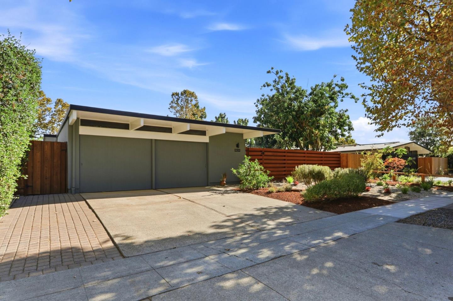 2282 Fairglen — photo