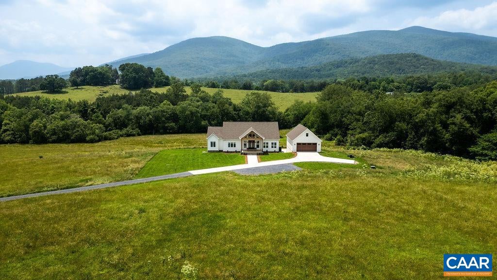 61 Hillside Ln — photo