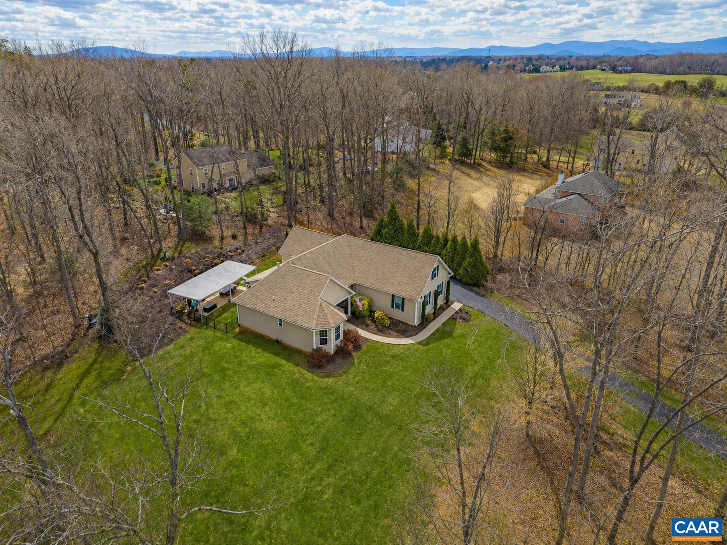 612 London Ct — photo