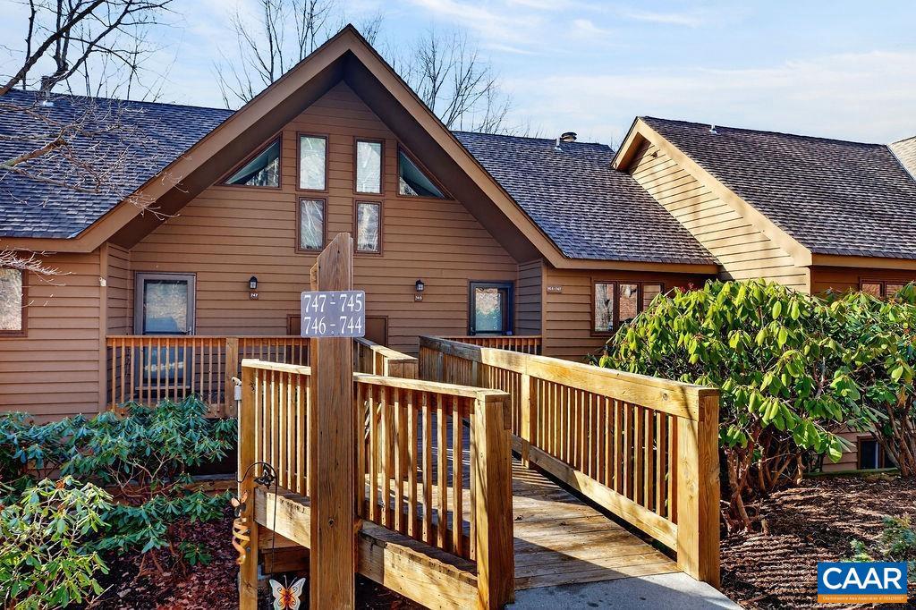 745 Laurelwood Condos 745 — photo