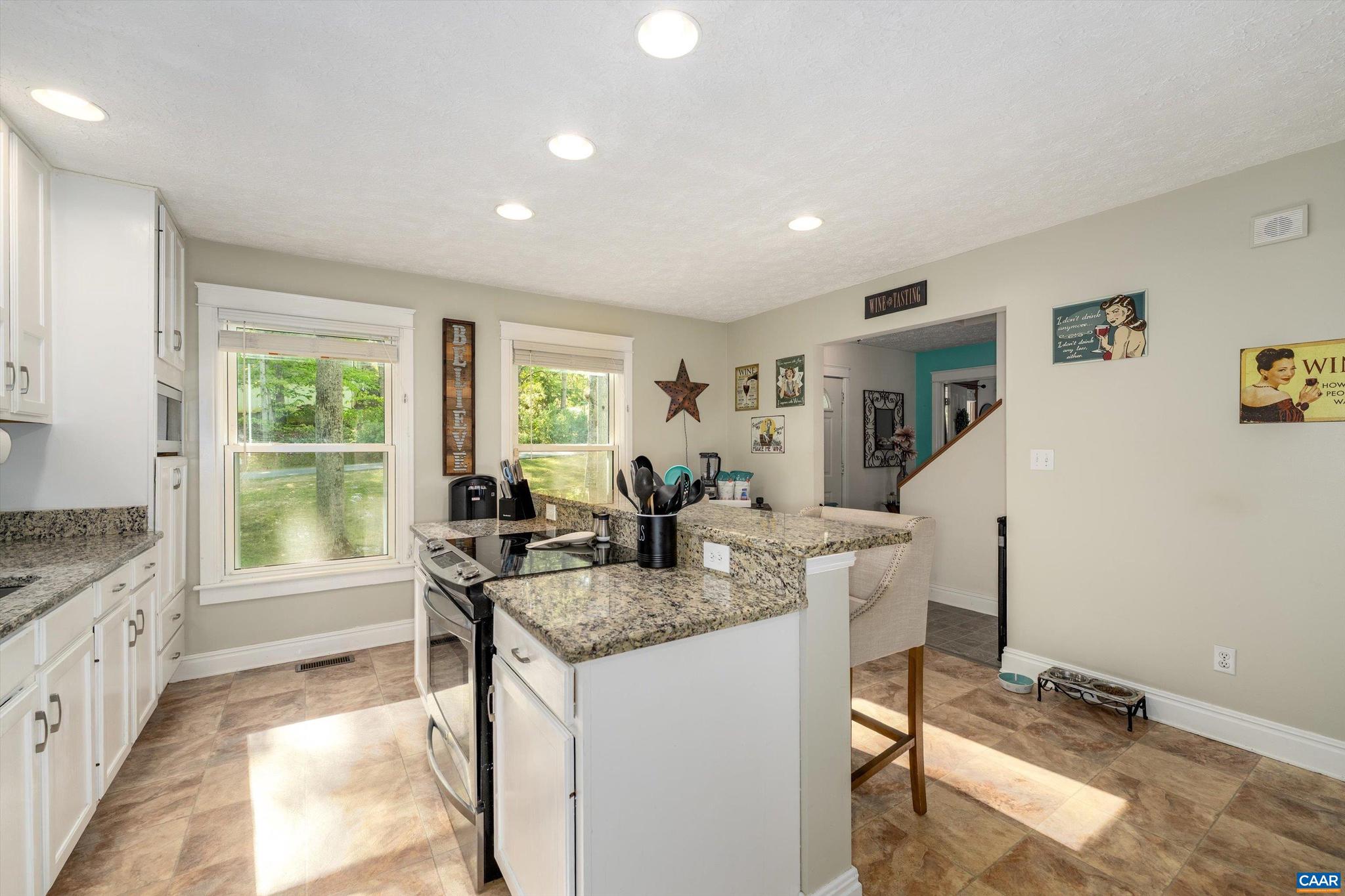 5 Iroquois Way — photo