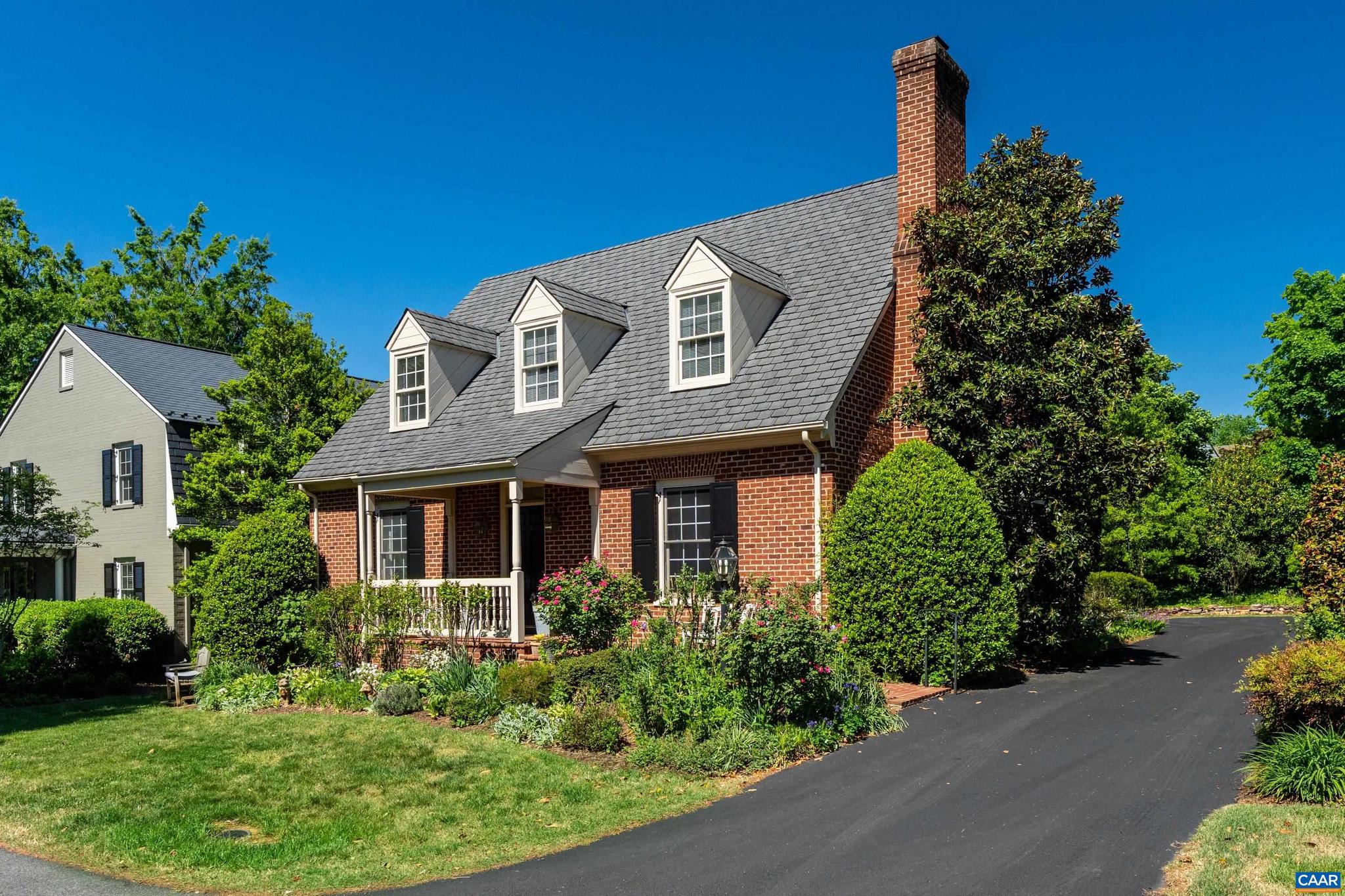 1126 Marion Dr — photo