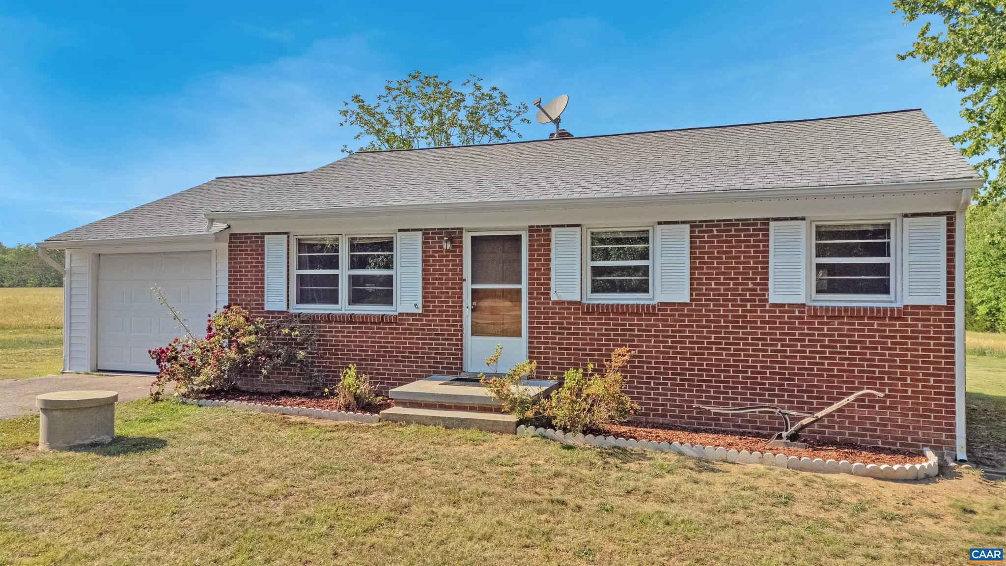 712 Fredericks Hall Rd — photo