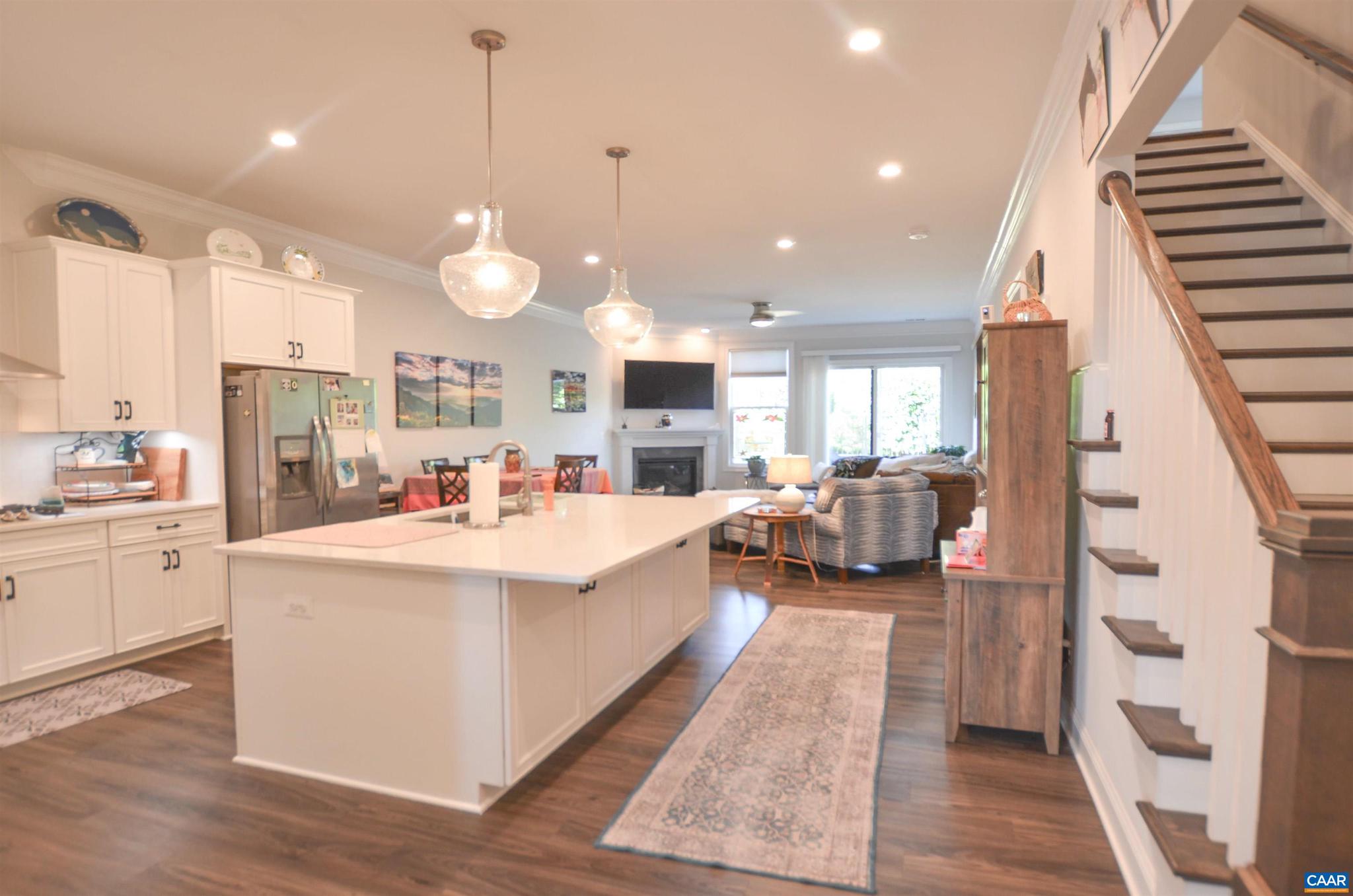 327 Claibourne Rd — photo