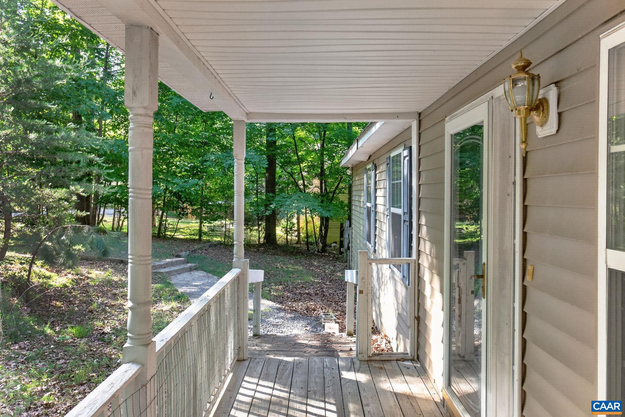 738 Jefferson Dr — photo